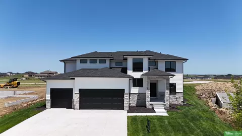 19606 Jaynes St, Elkhorn, NE 68022