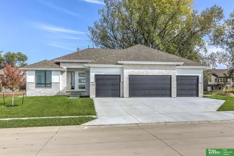 11011 S 98th St, Papillion, NE 68046