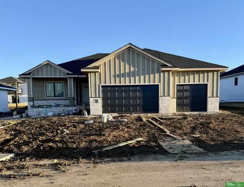 12379 Lake Vista Dr, Papillion, NE 68046