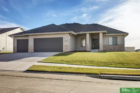 21155 Hartman Ave, Elkhorn, NE 68022