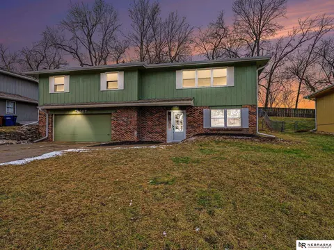 3507 Lynnwood Dr, Bellevue, NE 68123