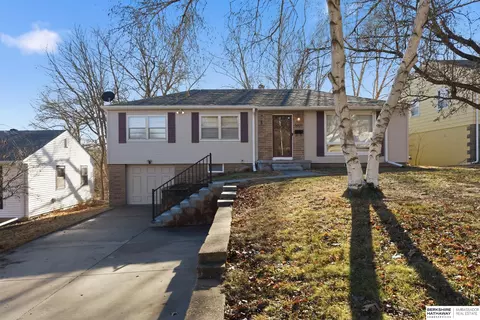 5809 Charles St, Omaha, NE 68132
