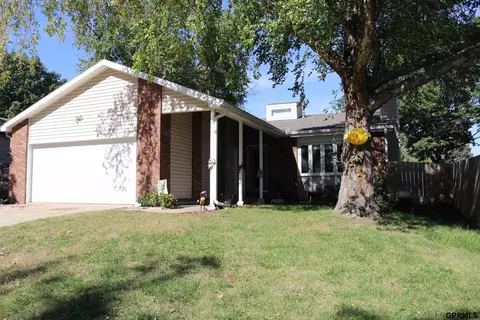 2832 Shelley Cir, Lincoln, NE 68516