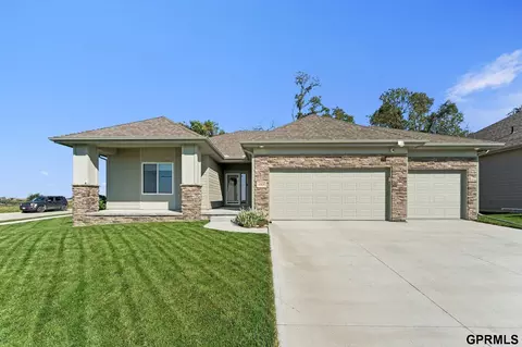 17676 Potter St, Bennington, NE 68007