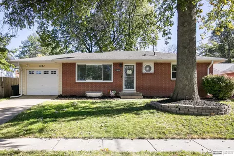 1624 N 73rd St, Lincoln, NE 68505