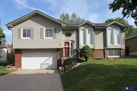 8012 Meredeth St, Lincoln, NE 68506