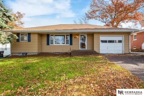 820 Northborough Ln, Lincoln, NE 68505
