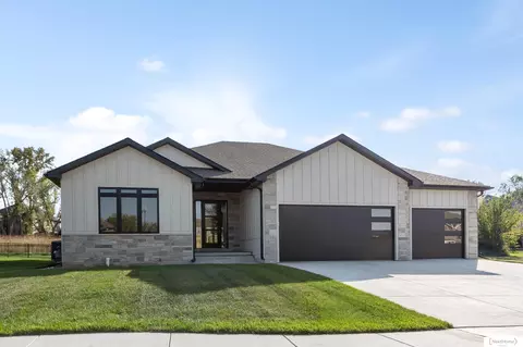1325 Fairway Cir, Ashland, NE 68003