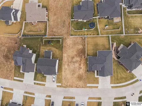 8213 N 167 Ave, Bennington, NE 68007