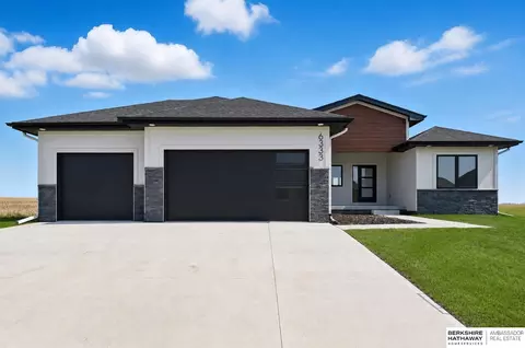 6333 N 207th St, Elkhorn, NE 68022