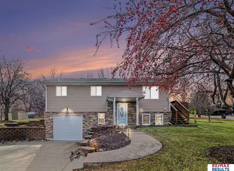 8603 Pine Ct, Plattsmouth, NE 68048