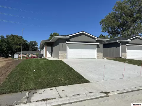 4521 S 57th St, Lincoln, NE 68516