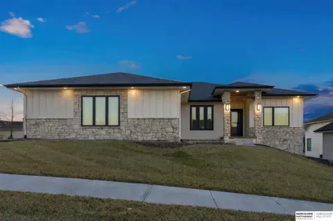 3922 S 213 St, Elkhorn, NE 68022