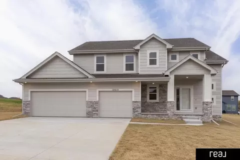 12615 Carpenter St, Omaha, NE 68138