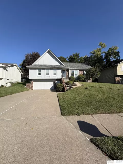 10830 Taylor St, Omaha, NE 68164