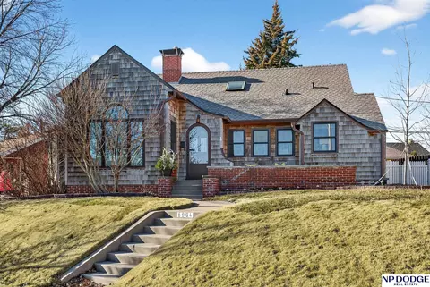 5904 Mason St, Omaha, NE 68106