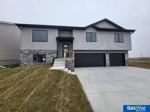 5815 SW 9th St, Lincoln, NE 68523