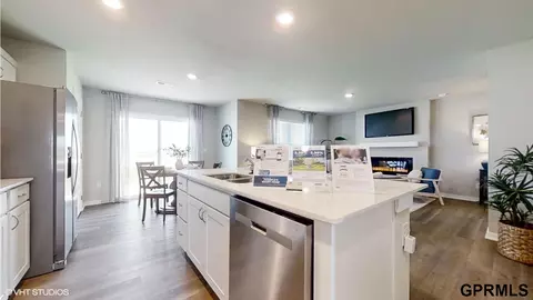 Kitchen - 8903 N 167th St, Bennington, NE 68007 photo 2 of 3