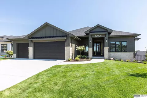 19006 Acorn Dr, Gretna, NE 68028