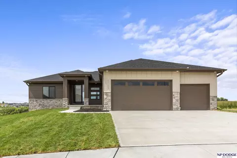 5712 N 199 St, Elkhorn, NE 68022