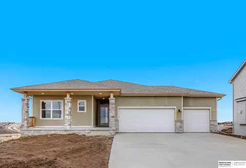 10403 Cimarron St, Papillion, NE 68046