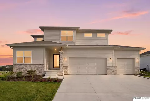 10411 Cimarron St, Papillion, NE 68046