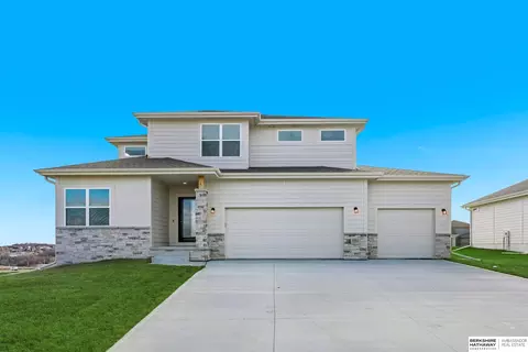 10411 Cimarron St, Papillion, NE 68046