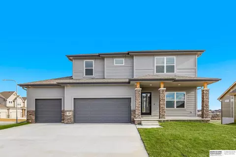 11007 S 104th Ave, Papillion, NE 68046