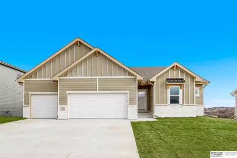 11011 S 104th Ave, Papillion, NE 68046