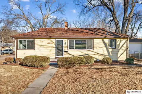 3818 Pinkney St, Omaha, NE 68111