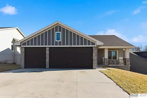 452 Eastwood Dr, Louisville, NE 68037