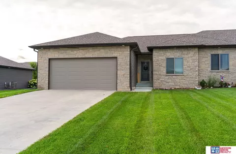 3734 Broadbear Rd, Lincoln, NE 68516