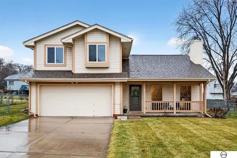 2106 Marilyn Dr, Papillion, NE 68046