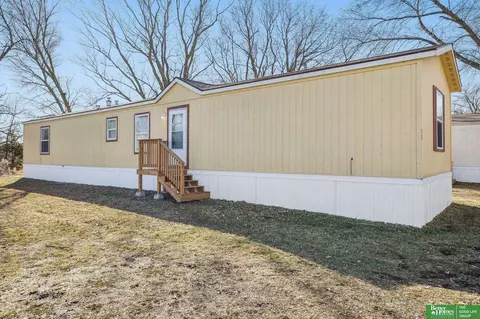 1075 W 8th St #20, North Bend, NE 68649