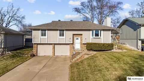 13524 Valley St, Omaha, NE 68144