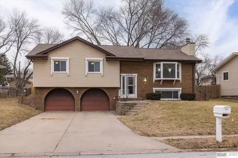5830 S 152nd Ave, Omaha, NE 68137