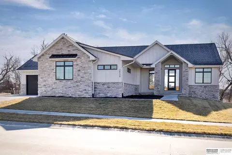 20529 Kansas Ave, Elkhorn, NE 68022
