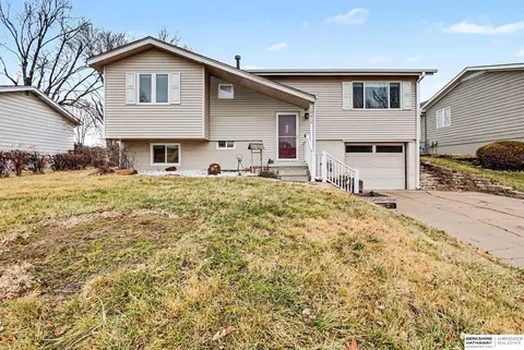 10612 Nicholas St, Omaha, NE 68114