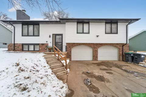 13524 Z St, Omaha, NE 68137