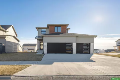 17605 Potter St, Bennington, NE 68007
