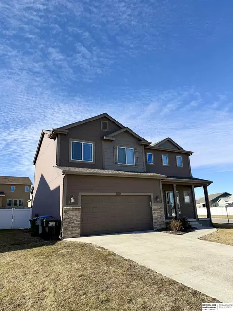 8604 S 68th St, Papillion, NE 68133