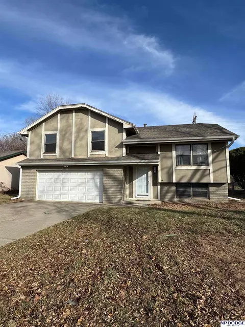 11260 Erskine St, Omaha, NE 68164