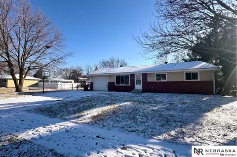 13741 Jamestown St, Waverly, NE 68462