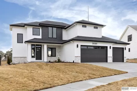 20501 Ogden St, Elkhorn, NE 68022