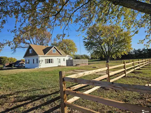 439 S 4th St, Geneva, NE 68361