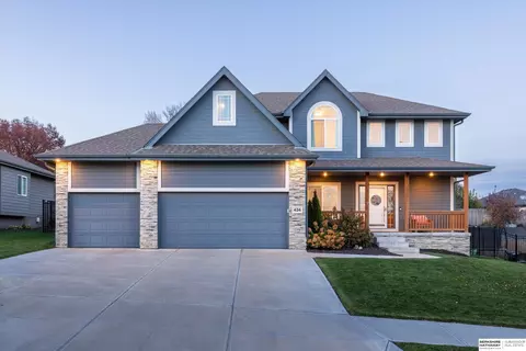 434 Devonshire Dr, Gretna, NE 68028