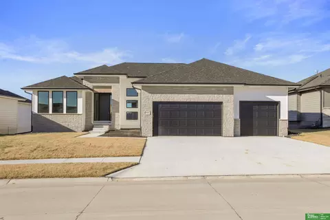 5444 N 212th St, Elkhorn, NE 68022