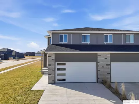 1039 Titan Dr, Hickman, NE 68372