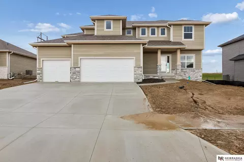 8614 Legacy St, Papillion, NE 68046