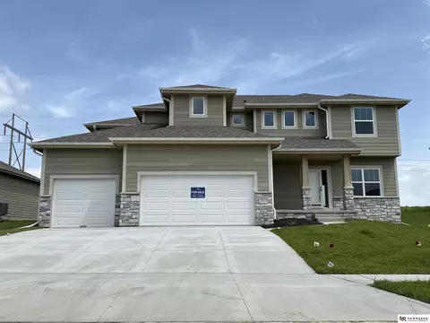 8614 Legacy St, Papillion, NE 68046
